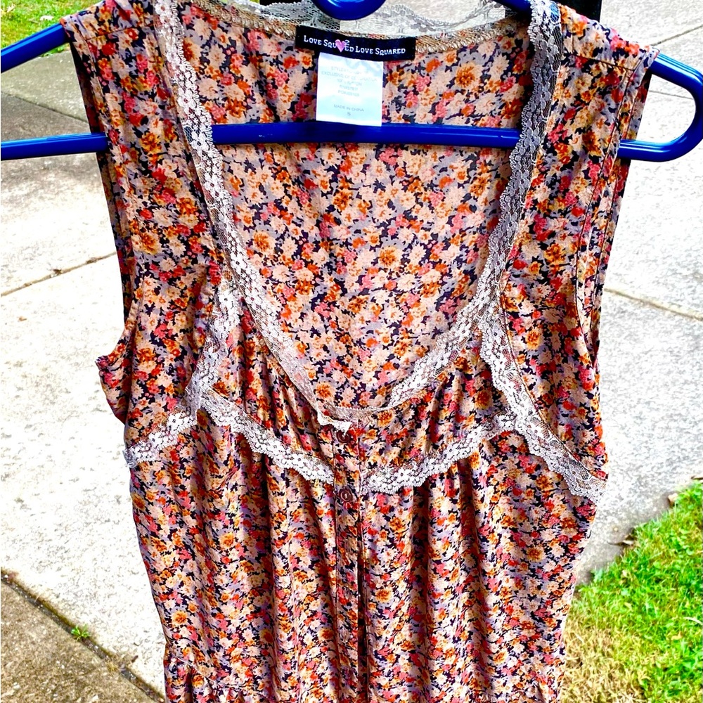 Cute prairie top. Floral with lace trim.